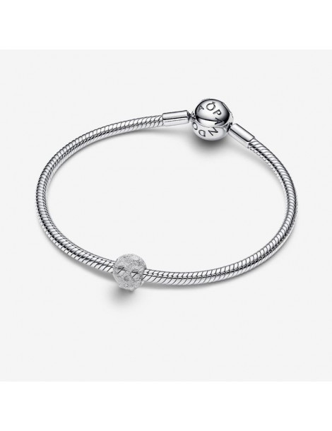 PANDORA Mini Charm Tête de Mort Texturée